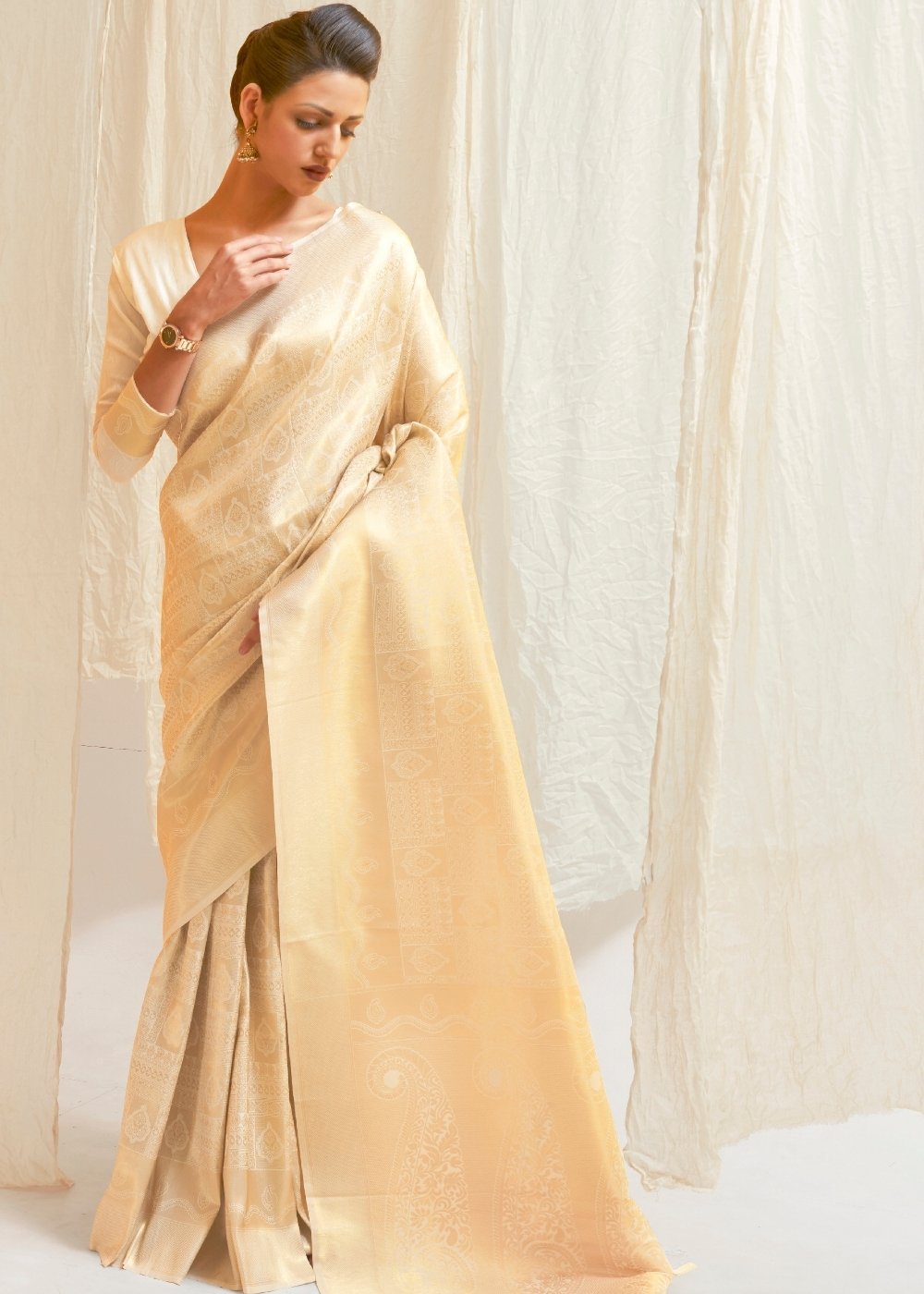 plain silk saree with golden border