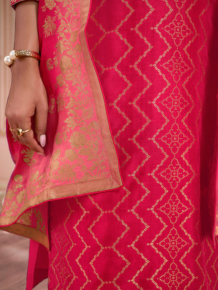 Reddish Pink Dola Silk Kurta with Santoon Trouser and Dola Jacquard Dupatta .