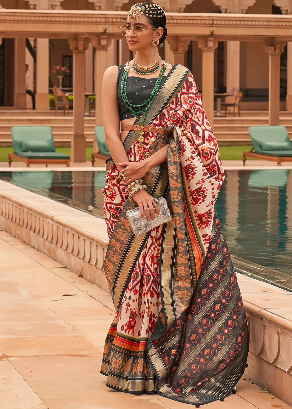 Casual Wear Batil Weaving Dola Silk Soft Smooth Batik Print Saree Wholesale  Price at Rs 799/piece in Surat